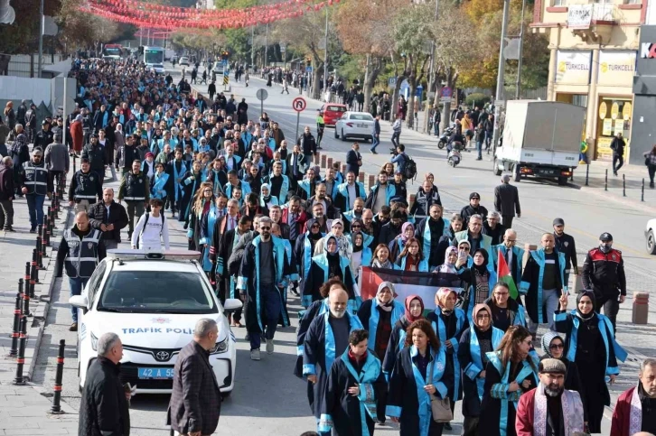 Konya’da 5 üniversitenin akademisyenleri İsrail’e tepki için "sessiz çığlık" yürüyüşü düzenledi
