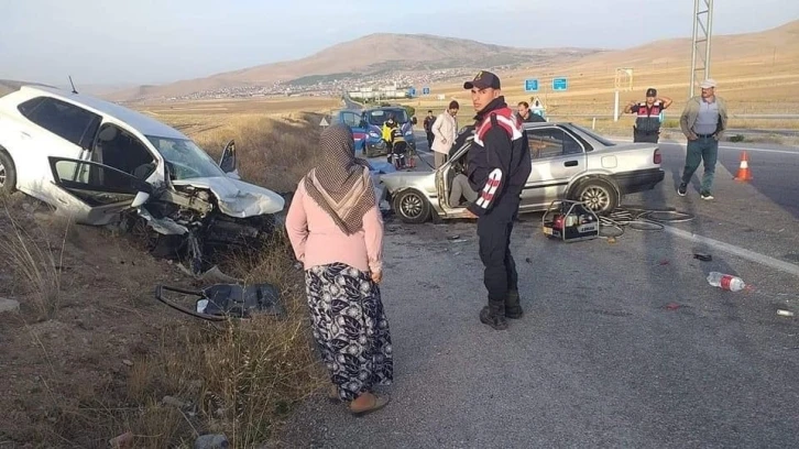 Konya’da feci kaza: 5 ölü, 2 ağır yaralı
