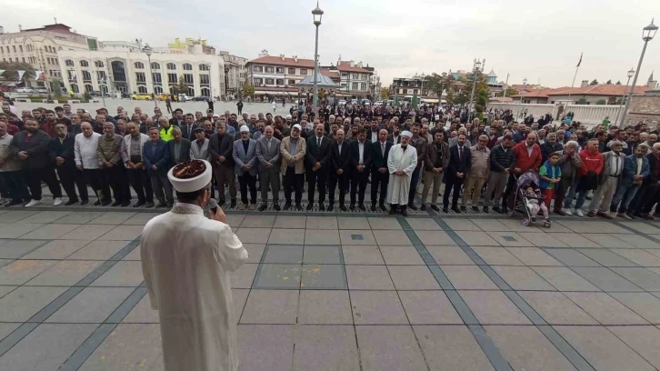 Konya’da Filistin’de hayatını kaybedenler için gıyabi cenaze namazı kılındı
