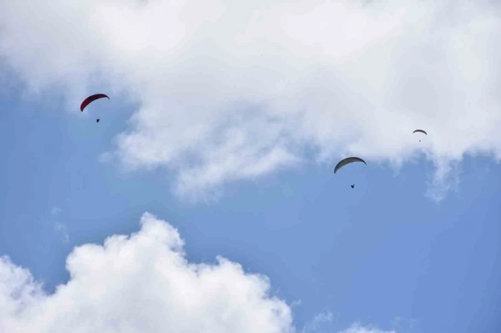 Konya’da İç Anadolu Bölgesi Türkiye Yamaç Paraşütü Hedef Şampiyonası yapıldı
