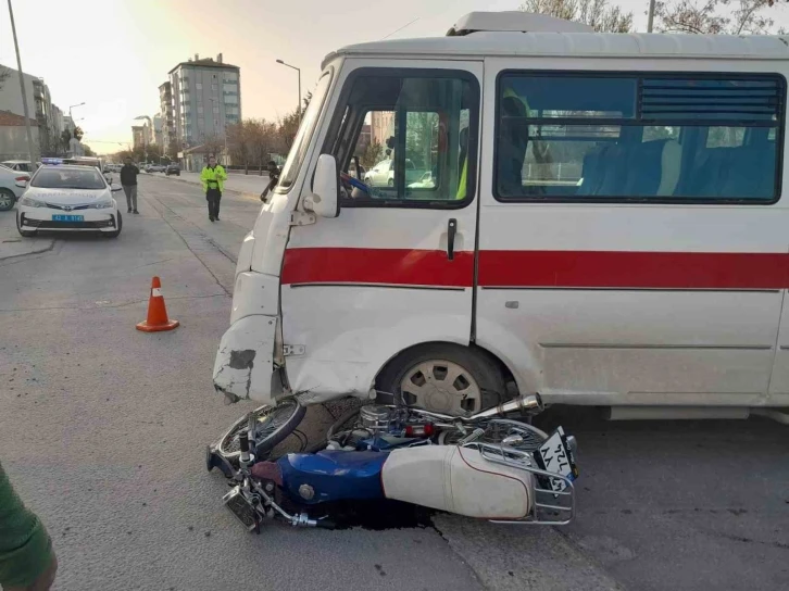 Konya’da motosiklet ile minibüs çarpıştı: 1 yaralı
