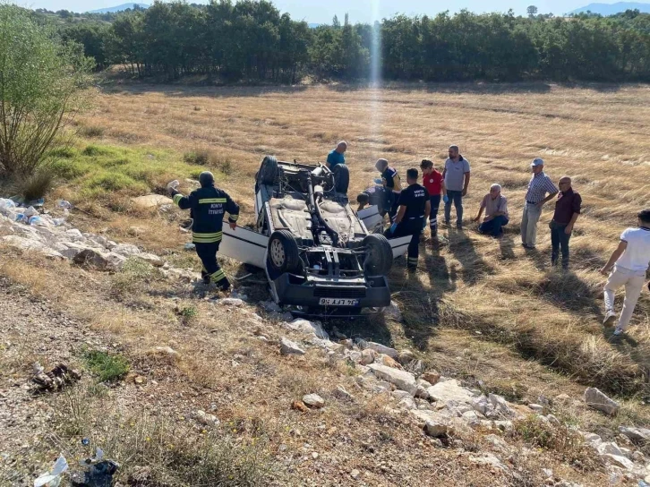 Konya’da otomobil şarampole devrildi: 2 yaralı
