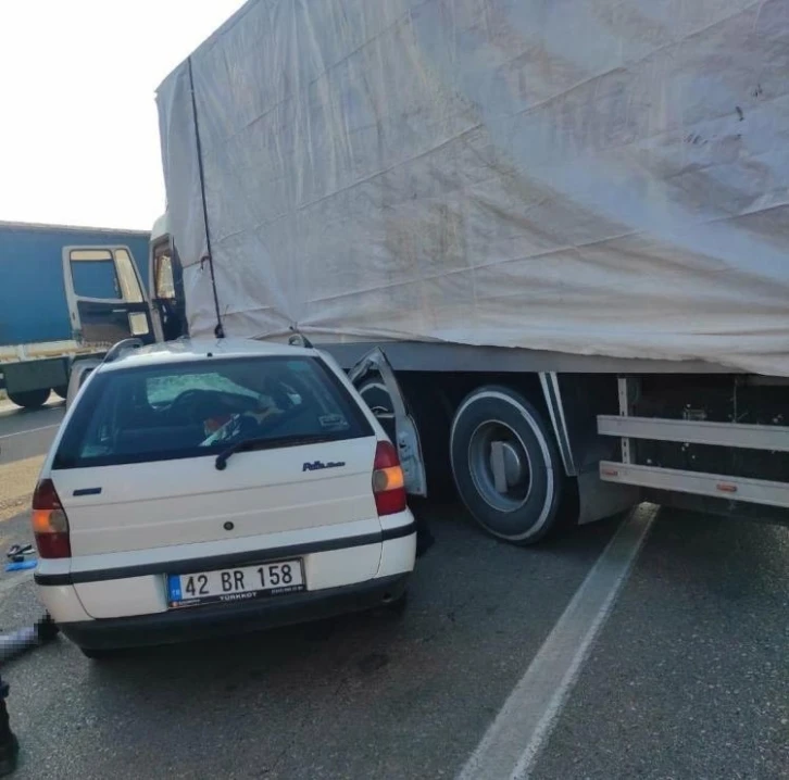 Konya’da otomobil tıra çarptı: 3 ölü, 2 yaralı
