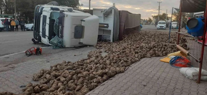 Konya’da tır devrildi, sürücüsü öldü
