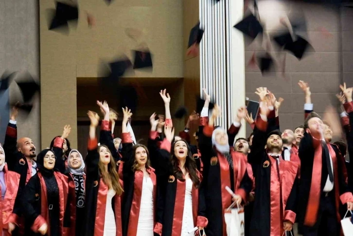 Konya Gıda ve Tarım Üniversitesinde mezuniyet sevinci
