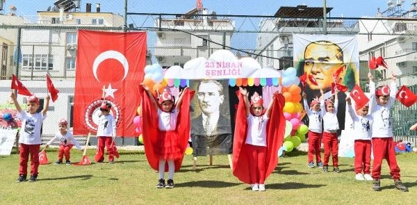 Konyaaltı kreşlerinde 23 Nisan coşkusu