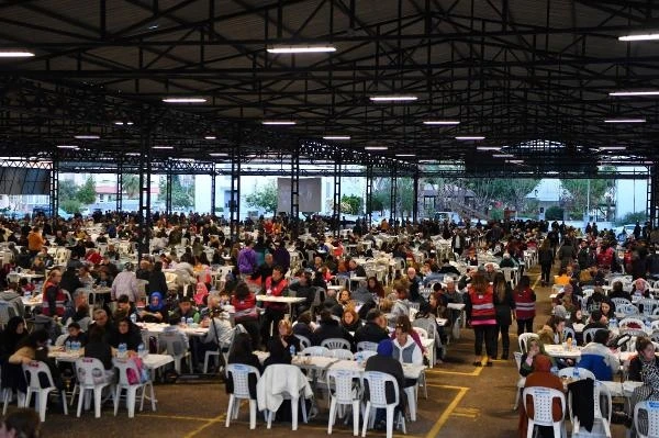 Konyaaltı'nda dayanışma iftarları devam ediyor