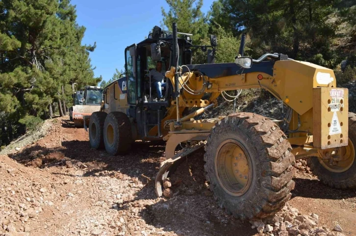 Konyaaltı Üçoluk Mahallesi Havutönü grup yolu yenileniyor
