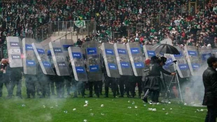 Konya'da Giresunspor taraftarlarına taşlı saldırı