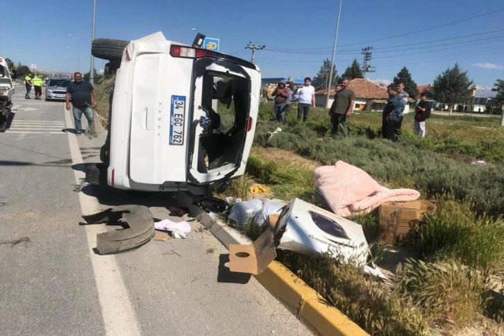 Konya’da hafif ticari araç takla attı: 1 yaralı