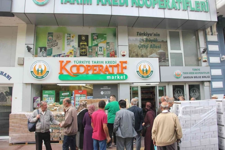 Kooperatif marketi önünde yağ ve şeker kuyrukları devam ediyor
