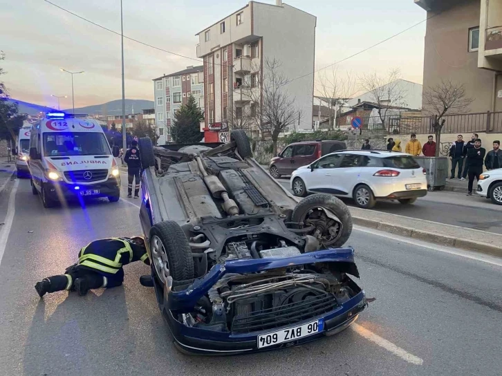 Köpeğe çarpmamak için manevra yapınca kaza yaptı
