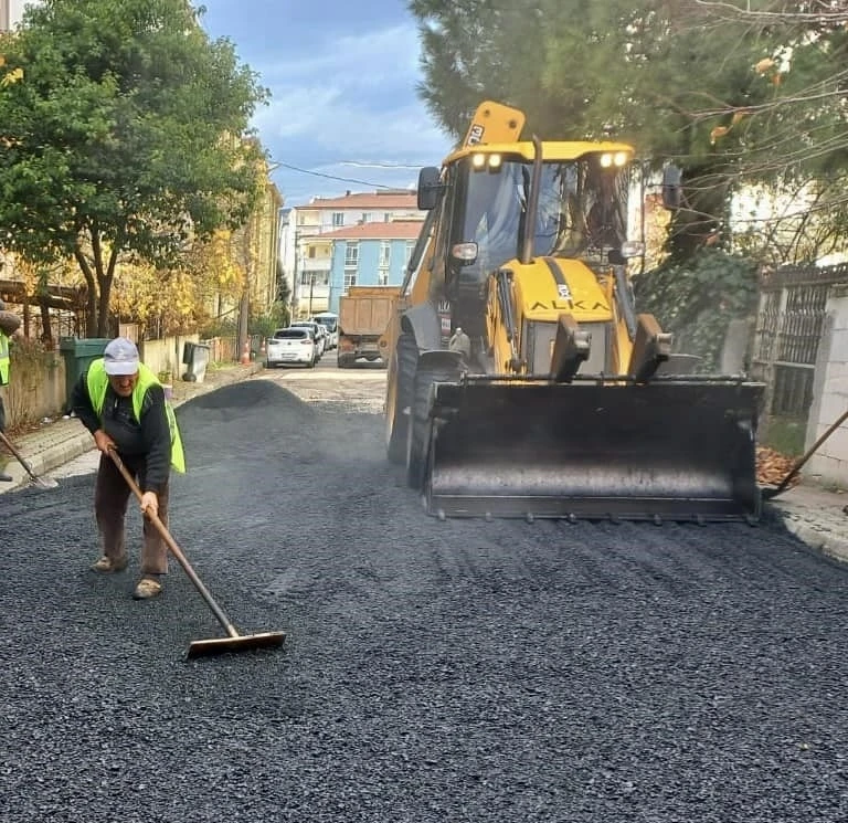 Körfez’de yollara bakım ve onarım çalışması yapılıyor
