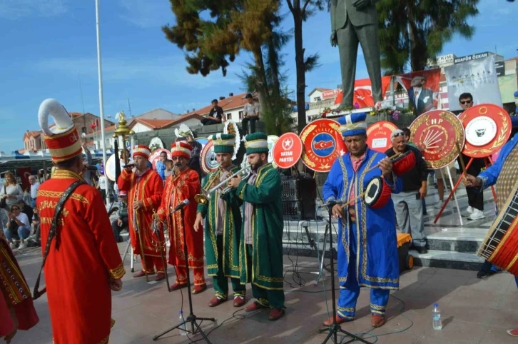 Körfez Yörükleri Cumhuriyetin 100. yıldönümünü mehteran ve pilav-keşkek hayrıyla kutladı
