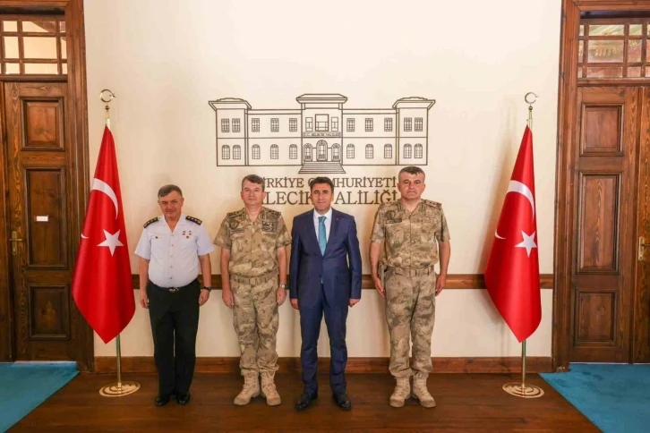 Korgeneral, Tanrıverdi’den Vali Aygöl’e ziyaret
