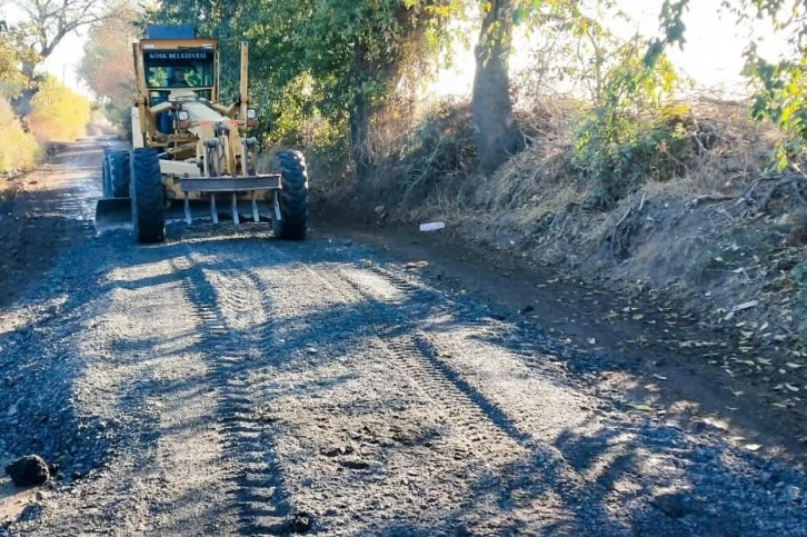 Köşk’te bahçe yolları düzenleniyor
