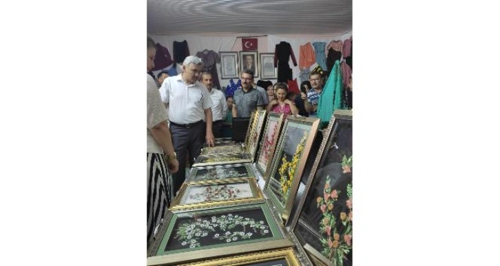 Köy kadınları el sanatları sergisi açtı