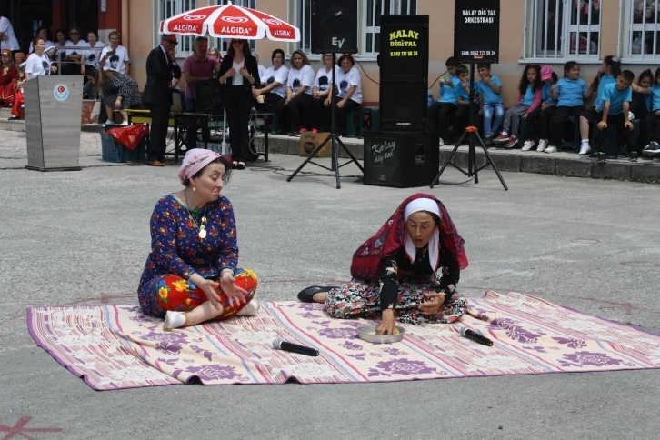 Köy köy dolaşıp kültürü yaşatmaya çalışıyorlar
