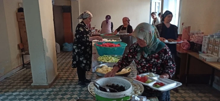 Köy muhtarından beş yüz kişilik dayanışma kahvaltısı
