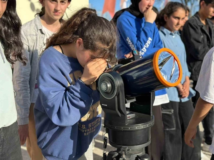 Köy okulundaki öğrenciler ‘Gökyüzü Gözlem ve Bilim Şenliği’ etkinliğinde buluştu
