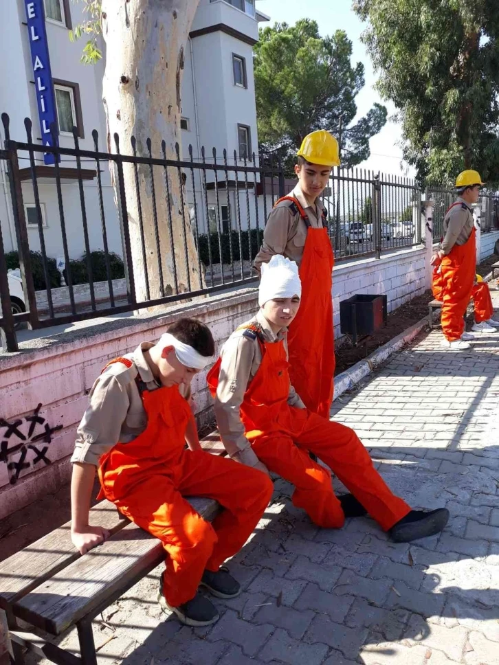 Köyceğiz’de öğrenciler tatbikatı başarıyla tamamladı
