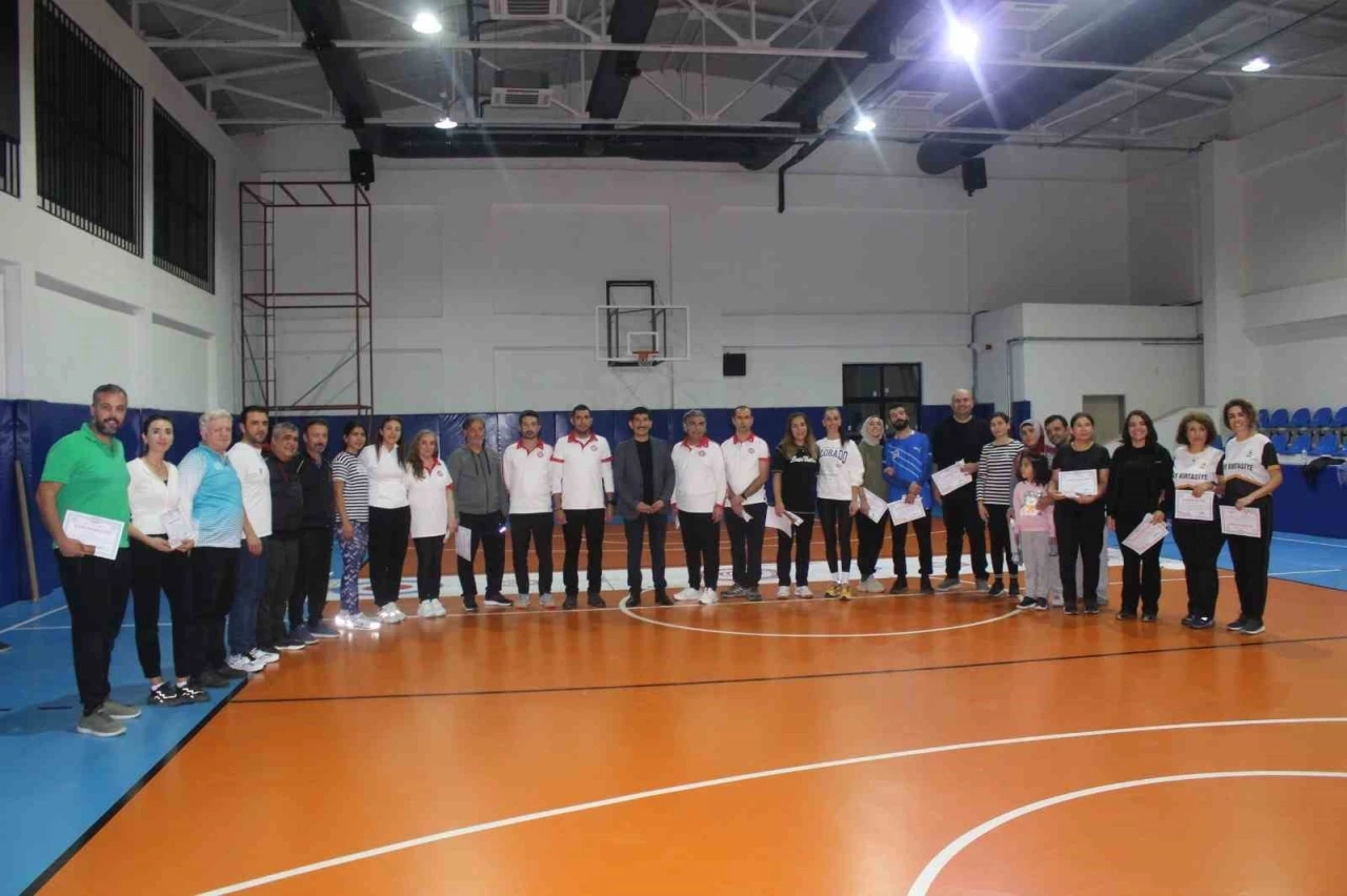 Köyceğiz’de öğretmenler Floorcurling turnuvasında yarıştı
