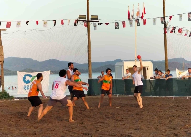Köyceğiz’de Plaj Hentbolu Turnuvasında 14 takım mücadele etti
