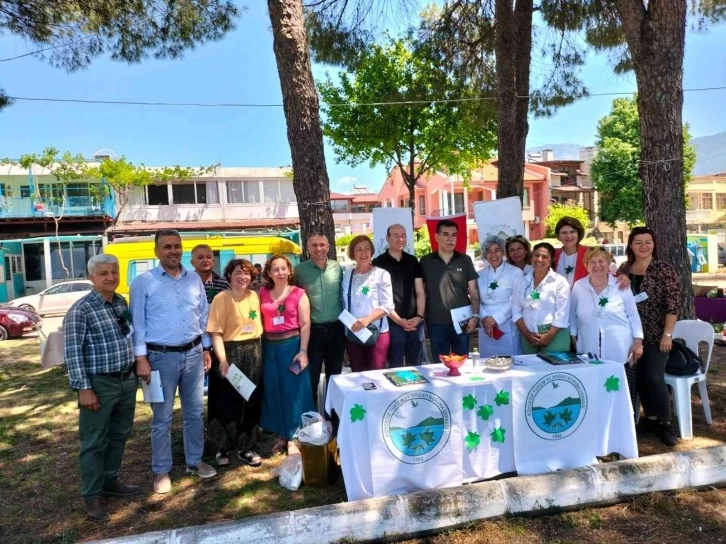 Köyceğiz festivalinde yöneticiler önlük taktı
