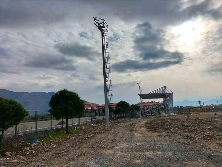 Köyceğiz Toparlar futbol sahası modernize ediliyor
