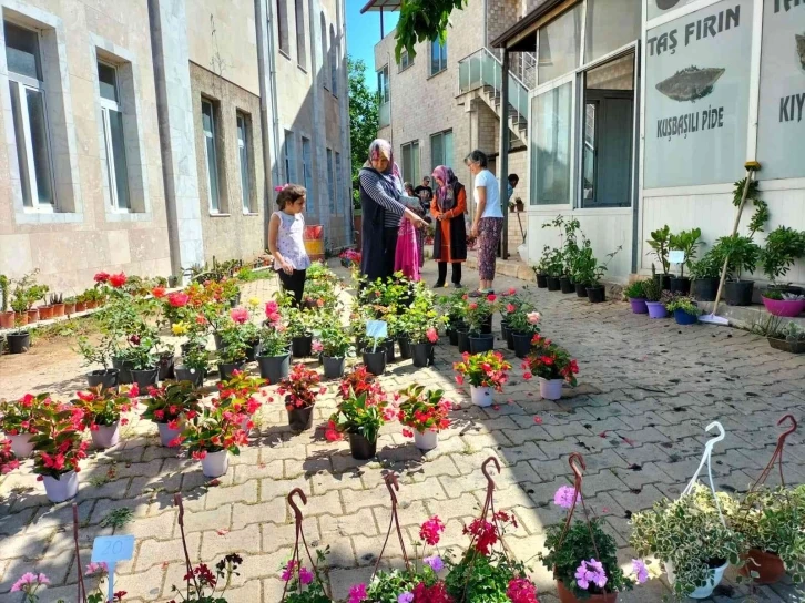 Köyceğizli çiçekçilerde Anneler Günü hareketliliği yaşandı
