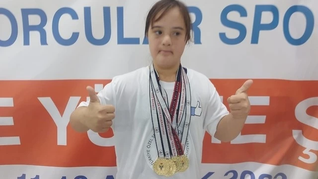 Köyceğizli Elif Türkiye Özel Sporcular yüzme şampiyonu oldu
