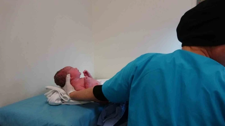Kozan’da 2024’ün ilk bebeği Abdülhamit annesinin doğum gününde doğdu
