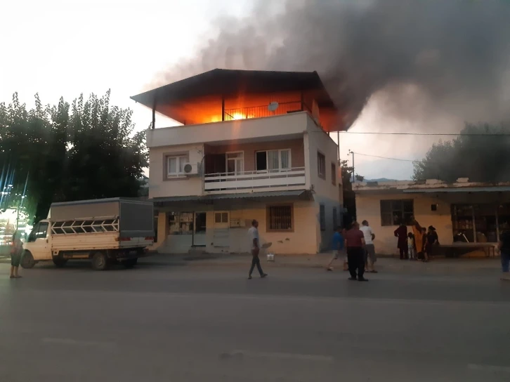 Kozan’da çatı katında yangın
