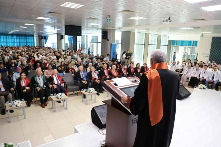 KTO Karatay Üniversitesi tıp öğrencilerinin mezuniyet sevinci
