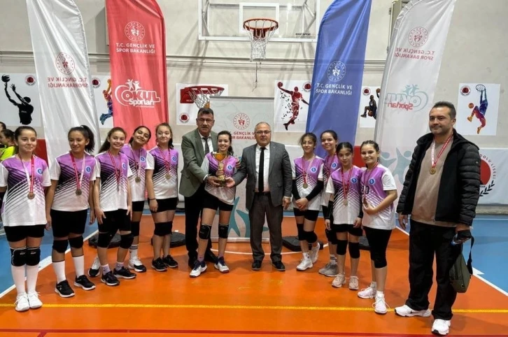 Küçük Kızlar Voleybol müsabakaları sona erdi
