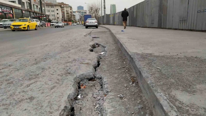 Küçükçekme’de inşaat çalışması sırasında yol tekrar çöktü
