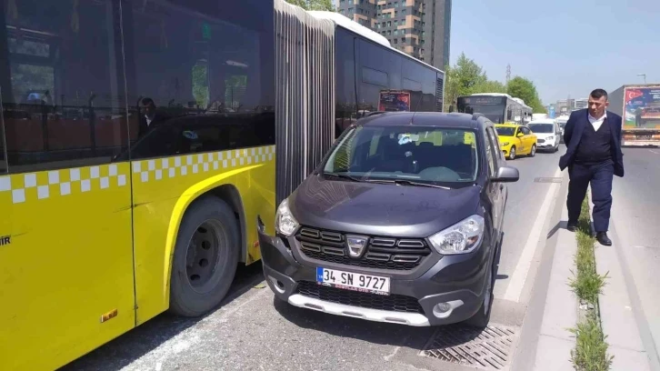 Küçükçekmece’de İETT otobüsü zincirleme kazaya karıştı: 14 yaralı
