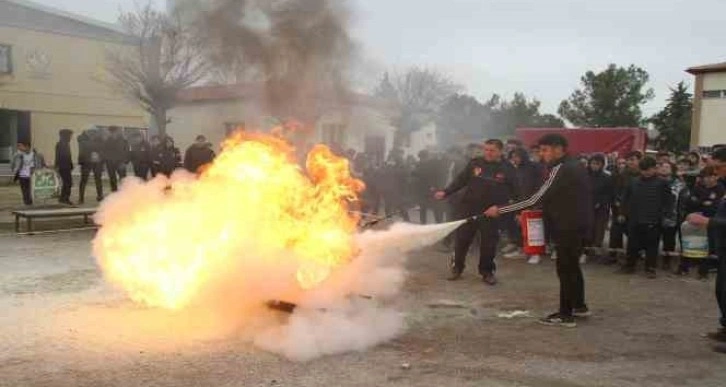 Kula İtfaiye Amirliğinden okulda yangın tatbikatı