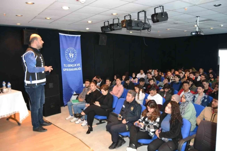 Kulu’da öğrencilere uyuşturucuyla mücadele semineri
