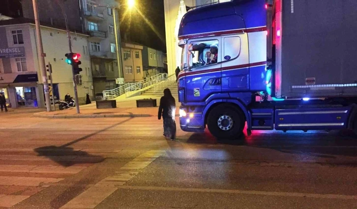 Kulu’da trafik ışıklarında dilenenler canlarını tehlikeye atıyor
