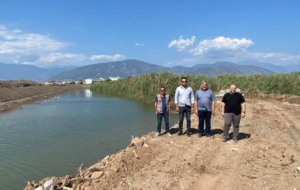 Kumluca'da kanal ve derelerde temizlik ve ıslah seferberliği 