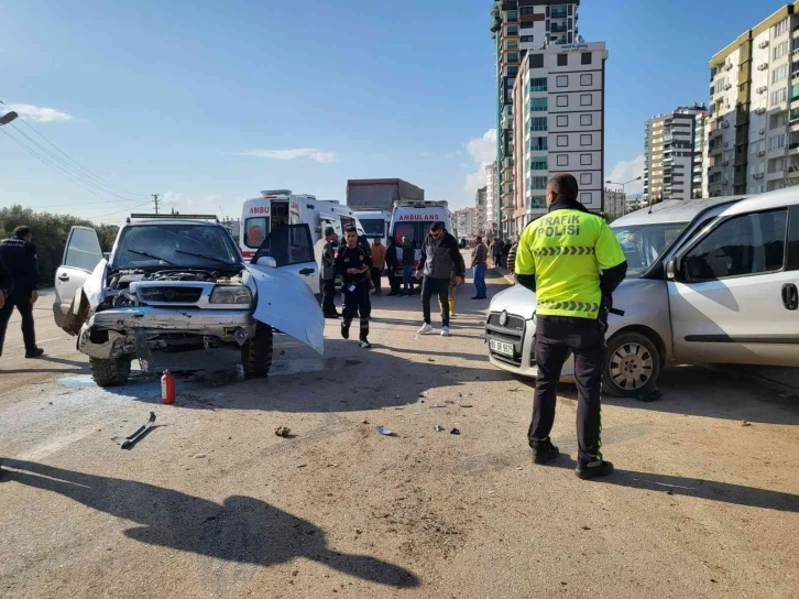 Kumluca’da trafik kazası: 3 yaralı
