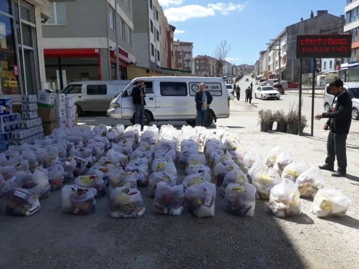 KUR-DER Ramazan yardımlarını ulaştırıyor
