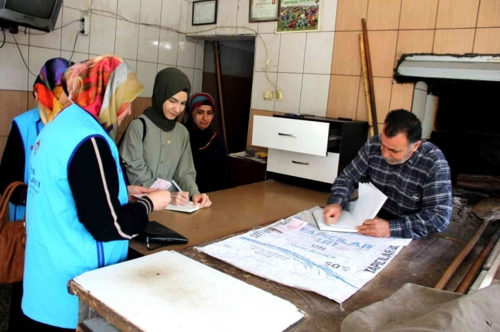 Kuran kursu öğreticisi ve öğrencilerinden alkışlanacak davranış
