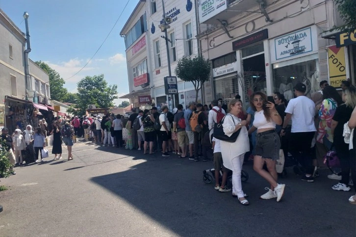 Kurban Bayramı’nın üçüncü gününde vatandaşlar Adalar'a akın etti