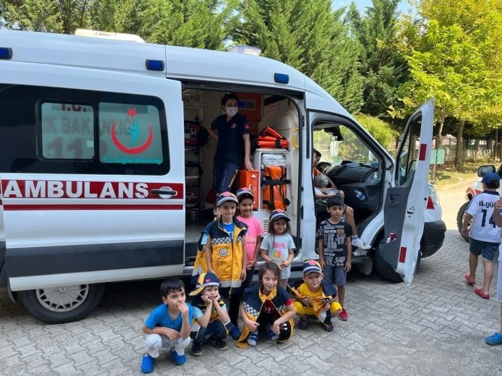 Kurs öğrencilerine ambulanslar tanıtıldı
