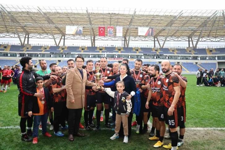 Kurumlar arası futbol turnuvasının şampiyonu il milli eğitim müdürlüğü oldu
