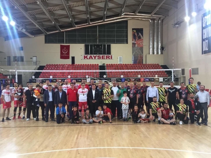 Kurumlar arası Voleybol Turnuvası şampiyonu Büyükbaş Yapı Denetim oldu
