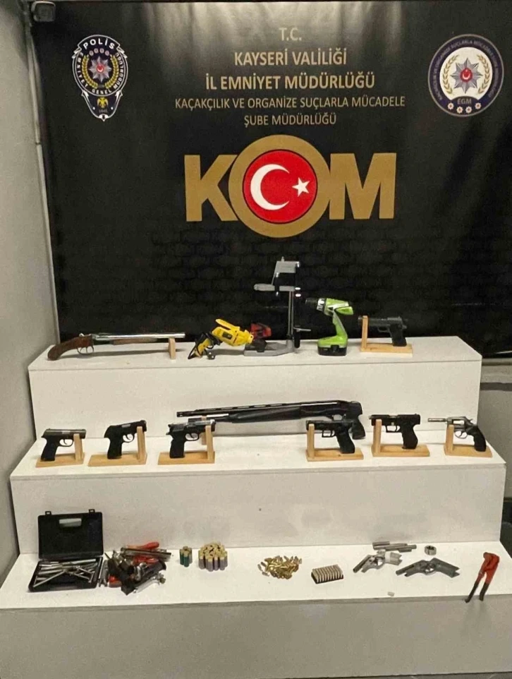 Kurusıkı tabancaları ateşli silaha çeviren şahıslara operasyon: 2 gözaltı
