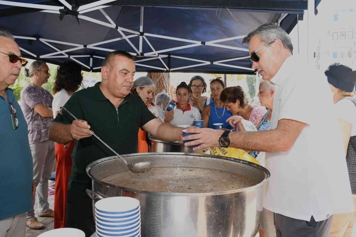 Kuşadası Belediyesi’nden 6 bin kişilik aşure hayrı
